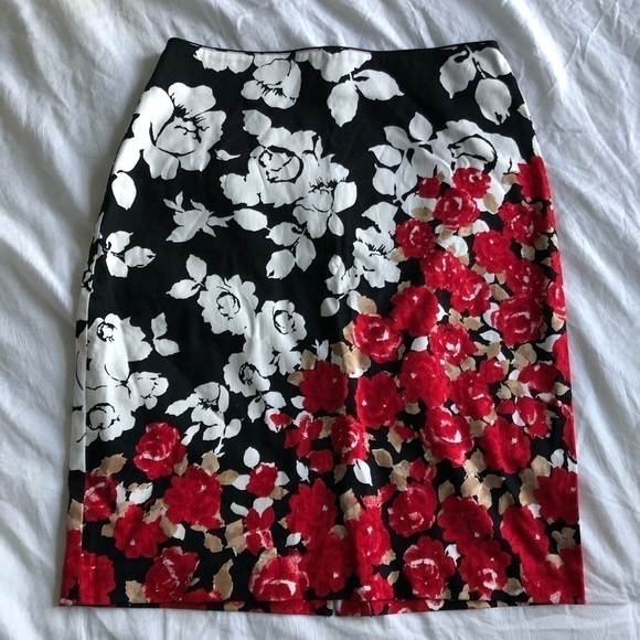 𝅺RICKI’S Floral Cotton Pencil Skirt - Picture 2 of 11